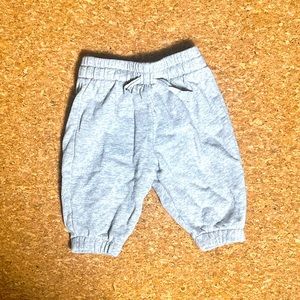 Hanna Anderson gray sweatpants in great condition